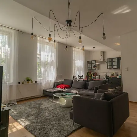 Sopron City Apartment شقة شوبرون