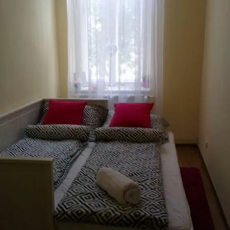 Sopron City Apartment Lägenhet *